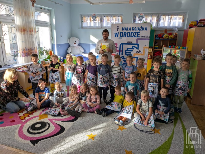 Biblioteka Gorlice, Zdjęcie grupowe z Animatorem