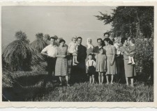 Powiększ zdjęcie Rodzina Prokopów w Kobylance; lata 60. XX wieku