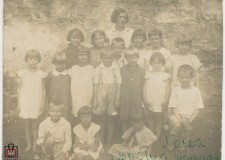 Powiększ zdjęcie „Nasza wspólna gromada” z ul. Cichej; Bobowa 1937 rok