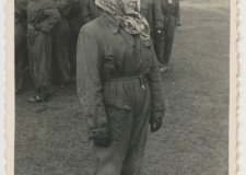 Powiększ zdjęcie Genowefa Mrozek (w stopniu porucznika) podczas zajęć studium wojskowego