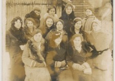 Powiększ zdjęcie Uczestniczki kursu kroju i szycia; Bobowa 15 lutego 1935 rok