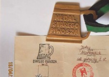 Powiększ zdjęcie Medal starego piwosza wraz z legitymacją dla Jerzego Markowicza; 1987 rok 