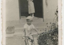 Powiększ zdjęcie Mieczysław Kormanek, z tyłu Stanisława Michniewska (siostra K. Miklaszewskiego); 1940 rok
