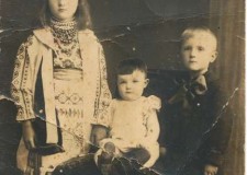 Powiększ zdjęcie Dzieci Ireny i Jarosława Siokałów: Lidia, Marysia i Borys
