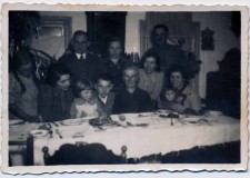 Powiększ zdjęcie Rodzina Smokowskich; Wigilia Bożego Narodzenia 1940 roku
