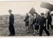 Powiększ zdjęcie 1 Maja — trzecia od lewej Maria Rotko; Małomice