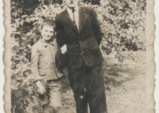 Powiększ zdjęcie Tadeusz Latasiewicz z ojcem