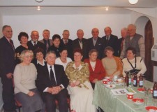 Powiększ zdjęcie Zebranie Koła Seniora SIMP — w pierwszym rzędzie prezes Koła Bronisław Stoj; Gorlice 2003 rok