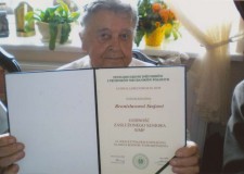 Powiększ zdjęcie Bronisław Stoj — Honorowy Prezes Koła Seniora SIMP; Gorlice, czerwiec 2010 rok