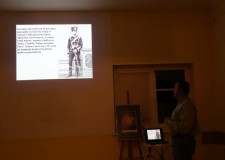 Powiększ zdjęcie Bogusław%20Głód%20prezentuje%20życiorys%20Antona%20Ludwiga%20Friedricha%20Augusta%20von%20Mackensena