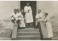 Powiększ zdjęcie Gorlice, 1953 r. — Lekarze szpitala powiatowego