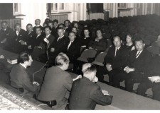 Powiększ zdjęcie Wręczenie dyplomów Politechniki Krakowskiej w Zakładowym Domu Kultury w Gorlicach  —13.06.1966 r. 