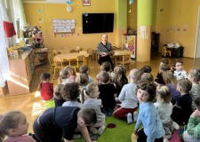 Przejdź do - „Przygody Fenka w bibliotece” — relacja filii Zawodzie z zajęć organizowanych w ramach XXV Małopolskich Dni Książki „Książka i Róża”