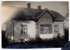 Powiększ zdjęcie Dom przy ulicy Węgierskiej wybudowany przez Jana Grybosia w 1924 roku, w miejscu starego, który spłonął w 1915 roku