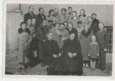 Powiększ zdjęcie Chór kościelny - ks. Litwin i ks. Mleczko, Aleksander Świrad czwarty w drugim rzędzie