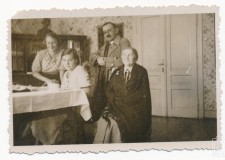 Powiększ zdjęcie Od lewej Irena Galant (mama Jacka), Jan Tułecki (założyciel Forestu) i jego mama