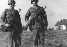 Powiększ zdjęcie Stanisław Piątkowski w wojsku na poligonie, Legnica 1985 r.