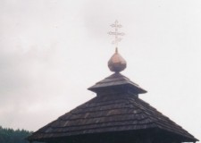 Powiększ zdjęcie Zaczątek budowy kaplicy w pobliżu ośrodka Watra (kaplica wybudowana przez Aleksandra Maśleja na jego działce)