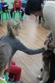 Pani Ania mówi dzieciom po czym poznać, że pies ma złe zamiary 1 