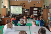 	2229 — przedszkolaki oglądają film edukacyjny 	