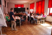 Krzysztof Petek tłumaczy młodzieży jak pisać ciekawe teksty 