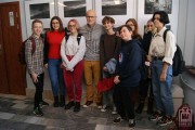 	Wspólne zdjęcie autora i młodzieży uczestniczącej w spotkaniu	