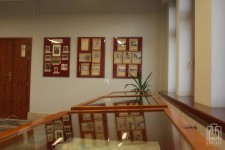 wystawa poświęcona Józefowi Barutowi ze zbiorów Miejskiej Biblioteki Publicznej w Gorlicach