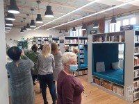 11 bibliotekarze zwiedzają Bibliotekę Biecz – Wypożyczalnia dla dorosłych