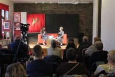Spotkanie autorskie — rozmowa prowadzącej Joanny Kalisz-Dziki z Urszulą Karasińską