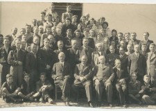 Powiększ zdjęcie 30-lecie pracy Franciszka Boczka w „Sierpie” w Gorlicach (siedzi pierwszy z prawej); Gorlice, 1943 rok