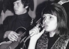 Powiększ zdjęcie Kornuty: śpiewa Katarzyna Jurczak, obok Piotr Nowak