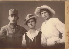 Powiększ zdjęcie Babcia Anna z Wiktorem i Lunką; Wołyń 1917 r.