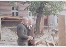 Powiększ zdjęcie Mieczyslaw Galant podczas przebudowy Rynku w Gorlicach; 1970 rok